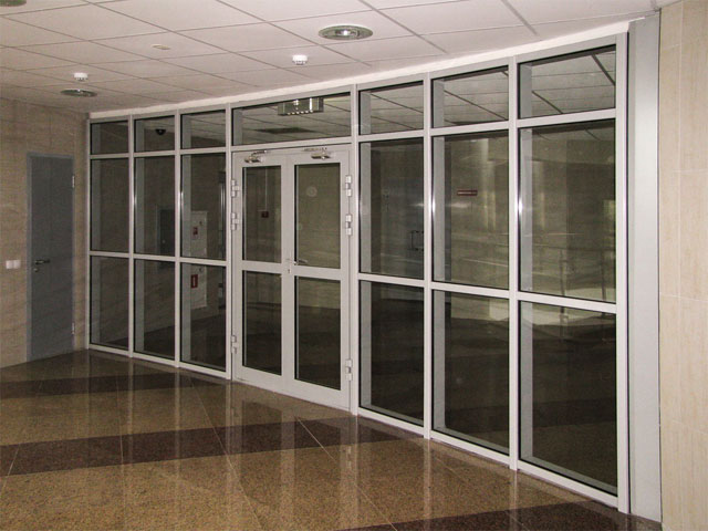 Противопожарная стеклянная перегородка