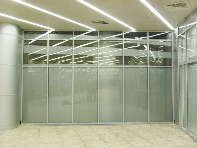 Противопожарная стеклянная перегородка